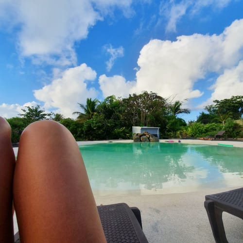 Moment détente aux Cottages du lagon, avec vue imprenable sur le lagon artificiel