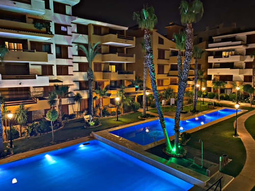 Zonas comunes de los apartamentos y piscina , una vista impresionante