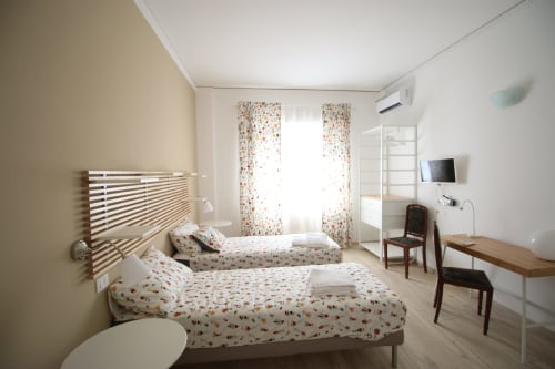 Agrigento, camera doppia con letti singoli con vista Templi e mare, bagno privato e AC - B&B L'Alba sui Templi in Sicilia.