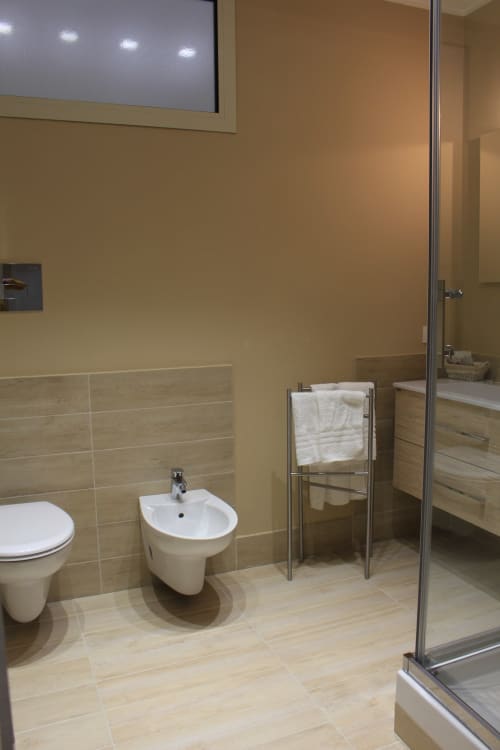 Agrigento centro, bagno privato camera doppia con bidet, lavandino e asciugamani - B&B L'Alba sui Templi in Sicilia.