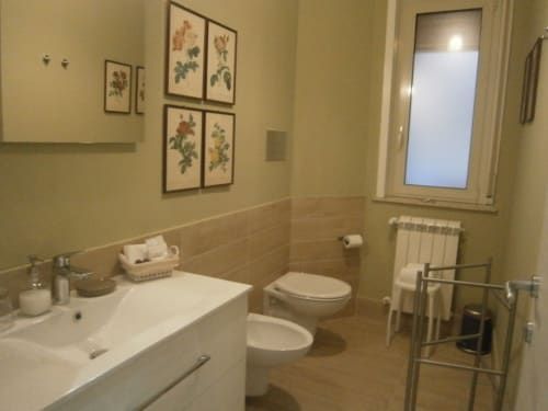 Agrigento, bagno privato camera matrimoniale con bidet, lavandino e set di cortesia - B&B L'Alba sui Templi in Sicilia.