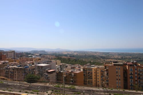 Vista sul centro di Agrigento e sul mare, Sicilia - B&B L'Alba sui Templi.