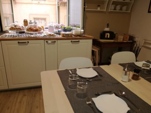 Cucina area comune per la colazione del B&B L'Alba sui Templi - centro di Agrigento, Sicilia.