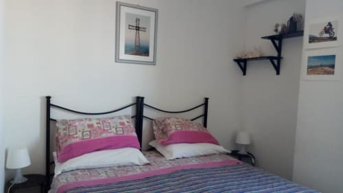 Zweibettzimmer. Ein Doppelbett oder zwei Einzelbetten. Eigenes Bad, Klimaanlage und Fernseher - B&B Pontemare in Collemarino, Ancona, Marken.