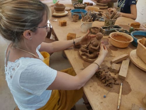 creation-statuette-atelier-poterie-de-lhuis.lepasdemoineau