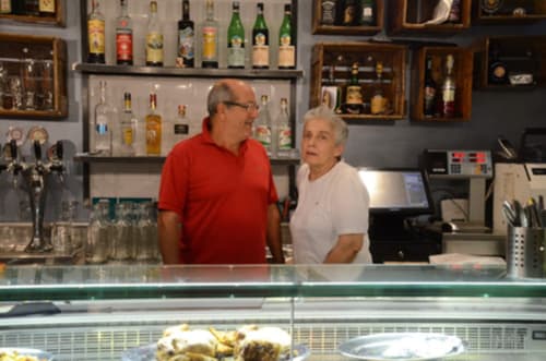 Pietro und Patrizia, Besitzer des B&B Pontemare in Collemarino, Ancona, Marken.