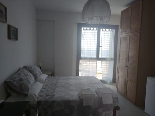 Double room with private bathroom and towels. Sea view - B&B Pontemare in Collemarino, Ancona, Marche.