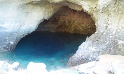 Source de la Sorgues à Fontaine de Vaucluse à moins de 15Km des Chambres d'hôtes Les Figues! 
