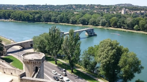Le Pont d'Avignon et le Palais des Papes à 30 minutes des Chambres d'hôtes Les Figues!