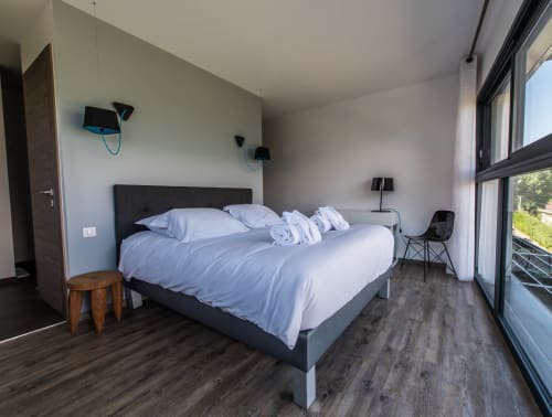 Location meublé les Catalons Sevrier. Chambre parentale vue lac Annecy  