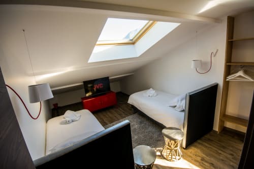 Maison de vacance les catalons Annecy. Chambre double avec salle de bain.