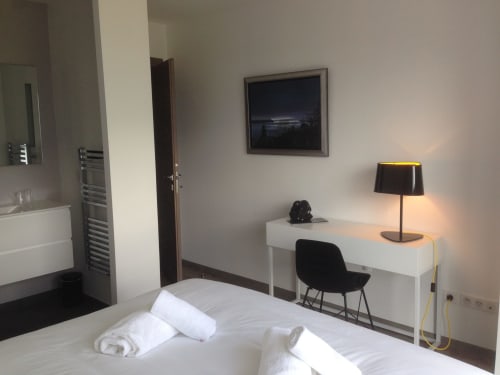 Chambre avec salle de bain, vue lac, Les Catalons Annecy Sevrier