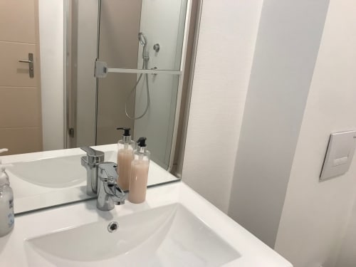 Chambre les Bras de Morphée, salle d'eau et wc privatifs, Auberge Ti'gousket à Guingamp