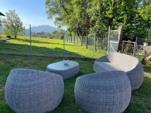 fauteuils-jardin-vue-montagnes-du-bugey.lepasdemoineau