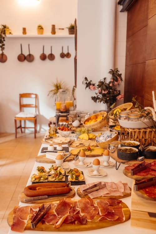desayuno buffet en hotel can moragues