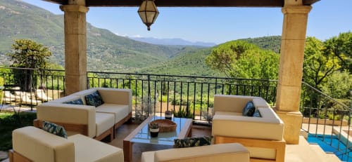Ruhig das Loup-Tal vom Loup Castel aus bis nach Nizza und Monaco betrachten – ein Panorama voller provenzalischer Schönheit