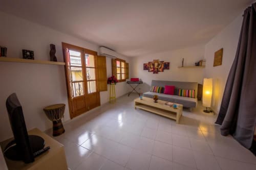 Alojamientos en Xàtiva y Alzira, España - con cocinas equipadas y wifi gratuito