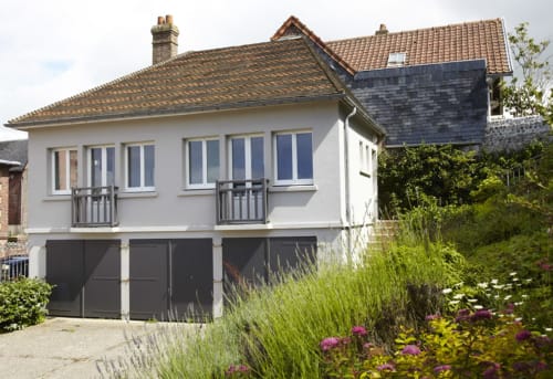 Extérieur du Gîte Gabrielle, une charmante maison située à quelques pas de la plage.