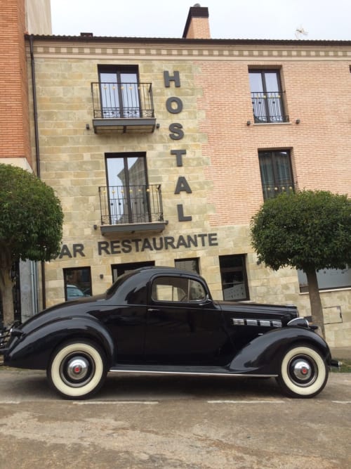 Fachada del hostal hotel Rincón del Nazareno en Almazan, modernas y amplias habitaciones