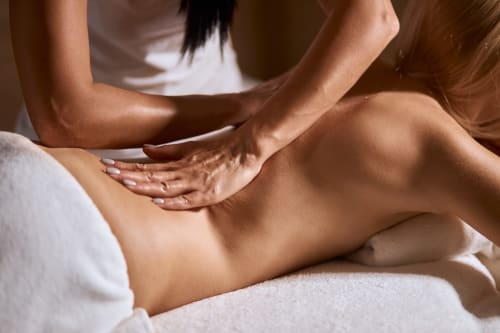 Soin spa professionnel au centre de bien-être Le Pavillon M à Grignan