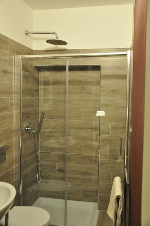 Misteri d'Italia studio apartment in Urbino for 4 with double bed and sofa bed and private bathroom with shower - near Casa Marzi in Pesaro, Marche.