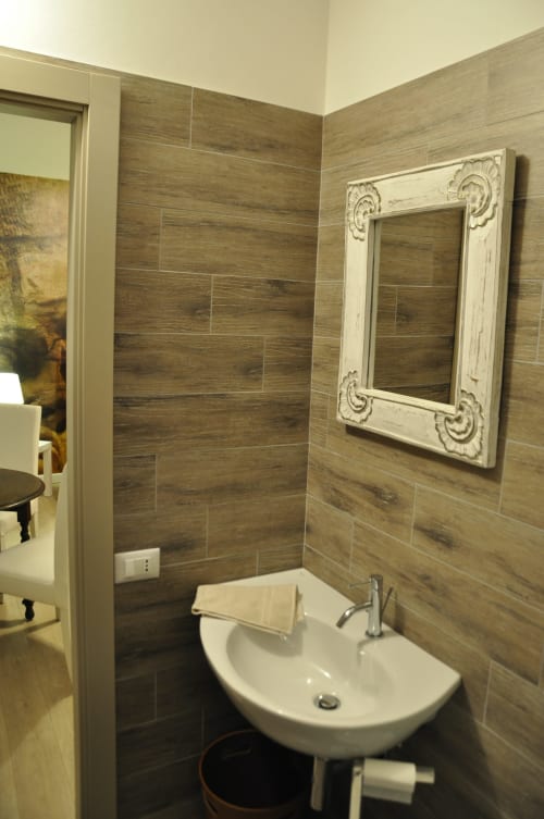 Misteri d'Italia studio apartment in Urbino for 4 with double bed and sofa bed and private bathroom with shower - near Casa Marzi in Pesaro, Marche.
