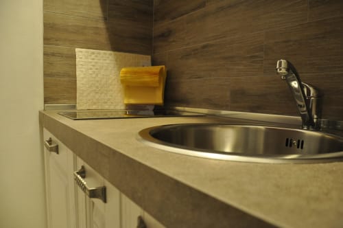 Misteri d'Italia studio apartment in Urbino for 4 with double bed and sofa bed and equipped kitchen - near Casa Marzi in Pesaro, Marche.