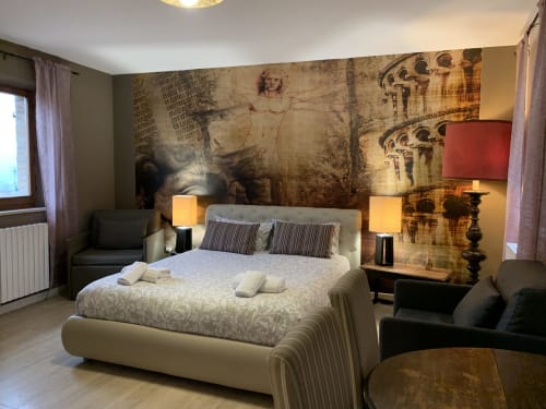 Misteri d'Italia studio apartment in Urbino for 4 with double bed and sofa bed, table and towels - near Casa Marzi in Pesaro, Marche