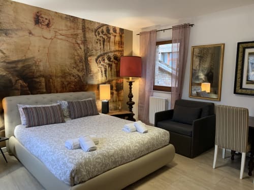 Monolocale Misteri d'Italia  a Urbino per 4 con letto matrimoniale e divano letto, tavolo e asciugamani - vicino a Casa Marzi a Pesaro, Marche.