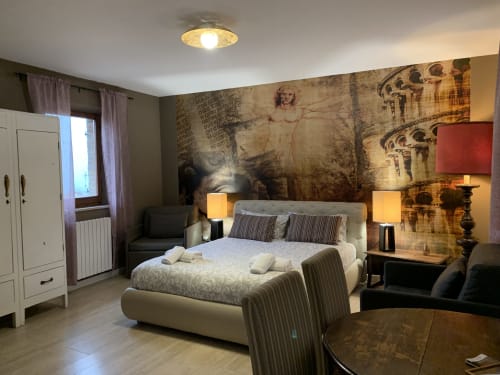 Misteri d'Italia studio apartment in Urbino for 4 with double bed and sofa bed, wardrobe and towels - near Casa Marzi in Pesaro, Marche.