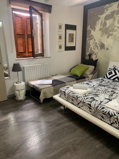 You and Me studio in Urbino for 3 with double bed and sofa bed - near Casa Marzi in Pesaro, Marche.