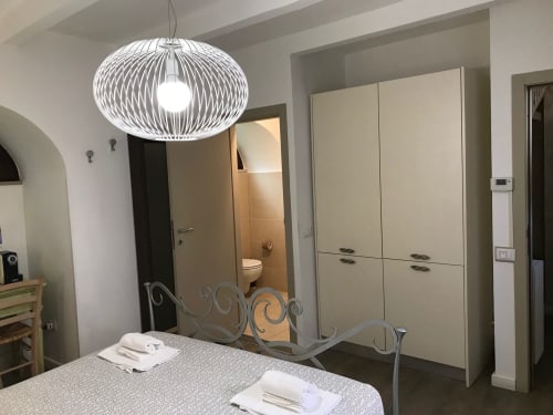 Otaksa studio in Urbino for 2 with double bed, table and kitchen - near Casa Marzi in Pesaro, Marche.
