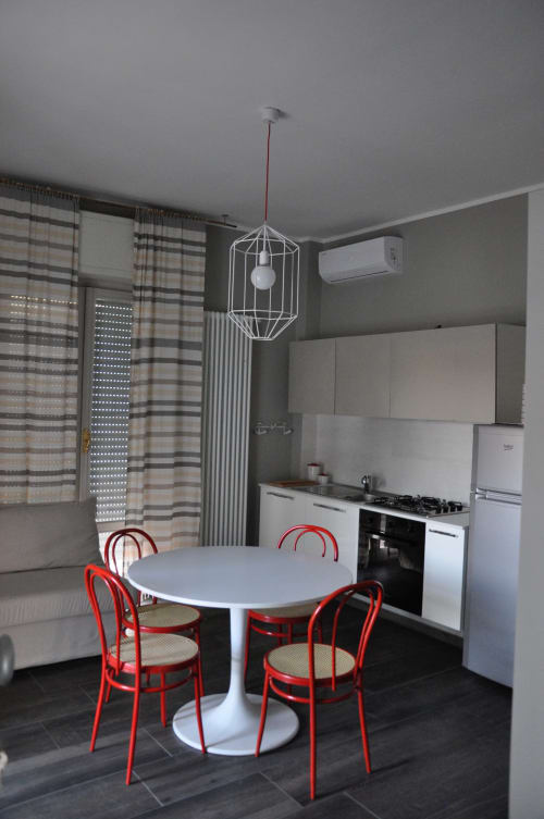 Equipped kitchen at Casa Marzi in Pesaro with table and sofa in the living room - near B&B Albornoz in Urbino, Marche.