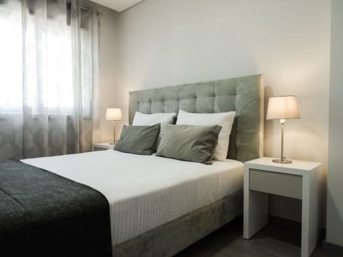 RS Porto Apartments -Alojamentos totalmente equipados- casa de banho privada com duche e secador de cabelo. 

