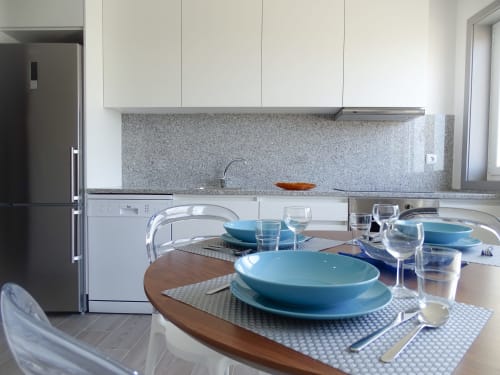 RS Porto Apartments -Alojamentos totalmente equipados- casa de banho privada com duche e secador de cabelo. 

