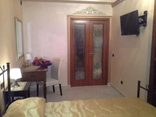 Camera tripla con bagno privato - Girasole a B&B Villa Bella a Catanzaro, Calabria.
