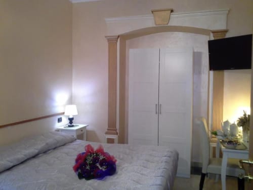 Camera matrimoniale con bagno privato - Orchidea a B&B Villa Bella a Catanzaro, Calabria.