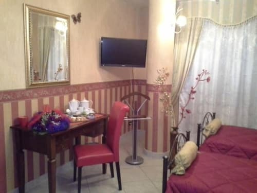 Camera tripla con bagno in comune - Rosa a B&B Villa Bella a Catanzaro, Calabria.
