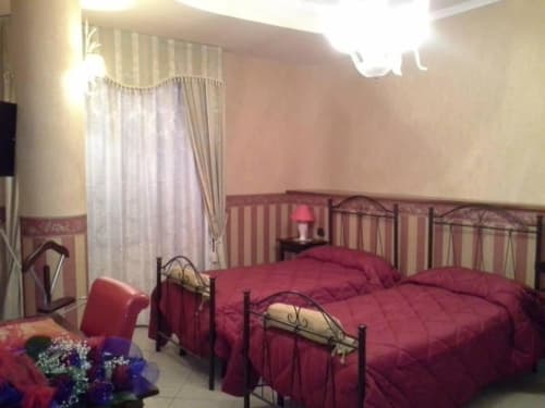 Camera tripla con bagno in comune - Rosa a B&B Villa Bella a Catanzaro, Calabria.