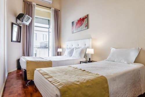 Quartos confortáveis e redecorados no centro de Porto. Wi-fi gratuito.

