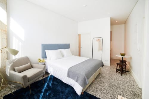 Modern and equipped apartments in Porto. Free Wi-Fi access. Near the Porto Coliseum, the Bolhão Market and the FC Porto Museum.