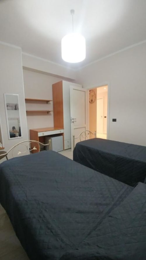 Camera doppia B&B I Portici con TV, armadio e bagno privato - vicino a B&B Villa Bella, B&B Stadio e B&B Lido Azzurro a Catanzaro, Calabria.