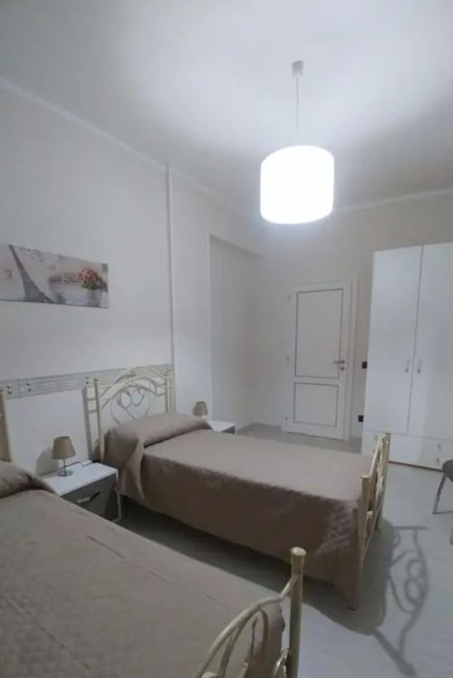 Camera tripla con bagno privato - Parigi a B&B I Portici a Catanzaro, Calabria.