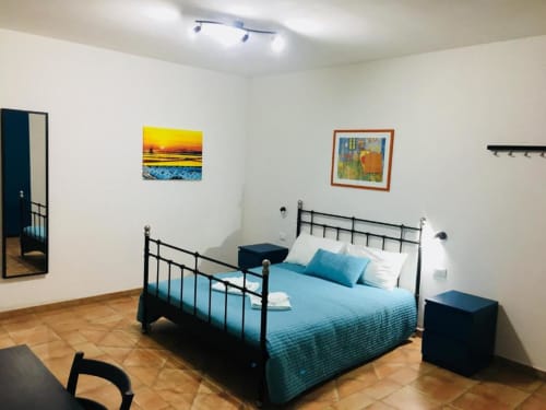 Camera matrimoniale per 2. Bagno privato con doccia - B&B Tramonti d'aMare a Marsala, provincia di Trapani, Sicilia.