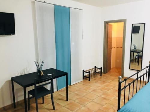 Camera matrimoniale per 2. Bagno privato e scrivania - B&B Tramonti d'aMare a Marsala, provincia di Trapani, Sicilia.