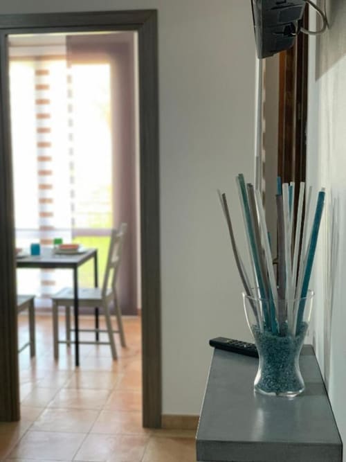 Ingresso monolocale per 3 con camera da letto, cucina attrezzata e bagno privato - B&B Tramonti d'aMare a Marsala, provincia di Trapani, Sicilia.