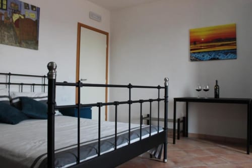 Camera familiare per 4 con letto matrimoniale e 2 letti singoli. Bagno privato con doccia. Aria condizionata e scrivania - B&B Tramonti d'aMare a Marsala, provincia di Trapani, Sicilia.