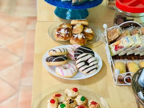 Colazione abbondante offerta dal B&B Tramonti d'aMare a Marsala, Trapani, Sicilia.