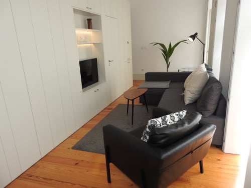 Apartment 1.2. Two-bedroom apartment with Sofa bed in livingroom. Suitable for 4 persons. Dining and seating area for 5 persons. HD Smart TV. Including balcony. Located in historic center of Porto. At walking distance to most sceneries. Fully equipped kitchen with stove, oven, dishwasher, water cooker and Nespresso coffee machine (pads included). Cooling and heating by AC- Split unit.