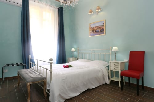 Scala Garden intero appartamento| Per 12 persone con cinque camere da letto, quattro bagni, cucina moderna, soggiorno e bellissimo giardino con patio - Scala Garden Apartments nel centro di Firenze, Toscana.